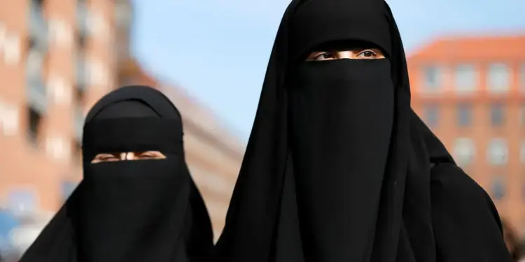 Italy Approves Burqa and Niqab Ban in Schools as Meloni Government Tightens Integration Rules